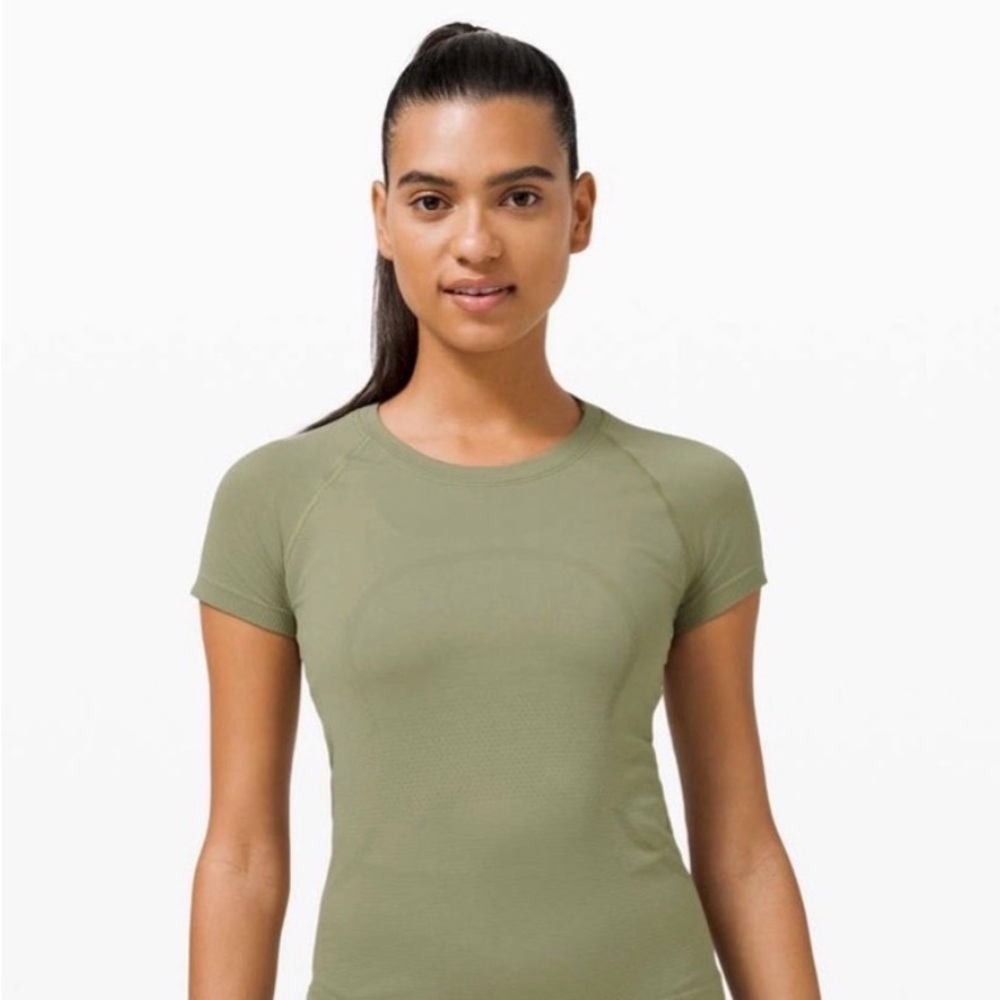 Lululemon Swiftly Tech Short Sleeve Shirt Race/Waist Length, Rosemary size 18